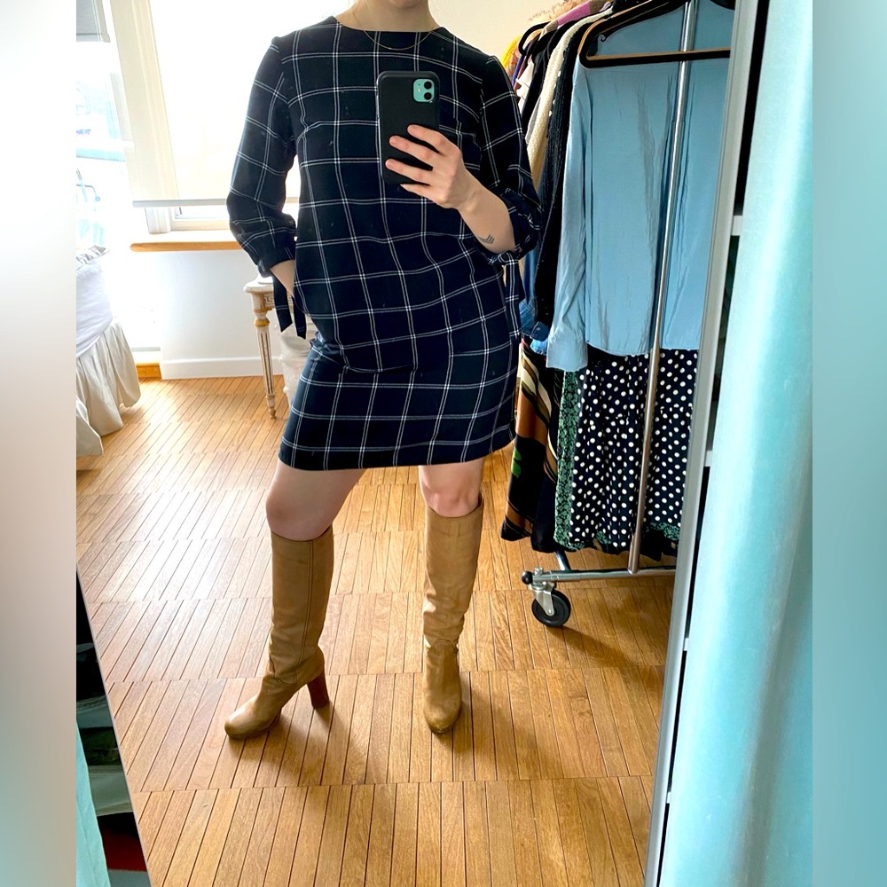 BLACK CHECKERED DRESS W TIE DETAIL AND KEY HOLE BACK DETAIL